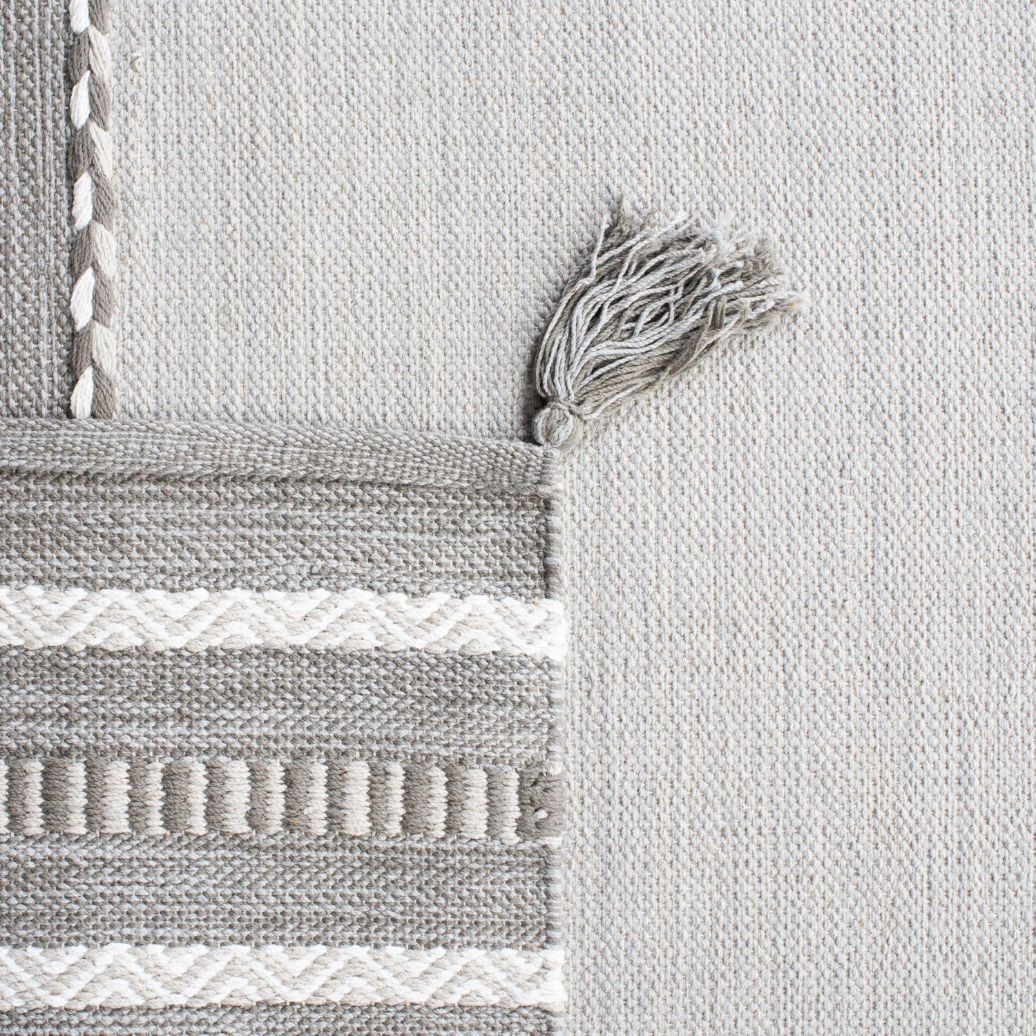 Safavieh Montauk Mtk215F Grey/Ivory Rugs.