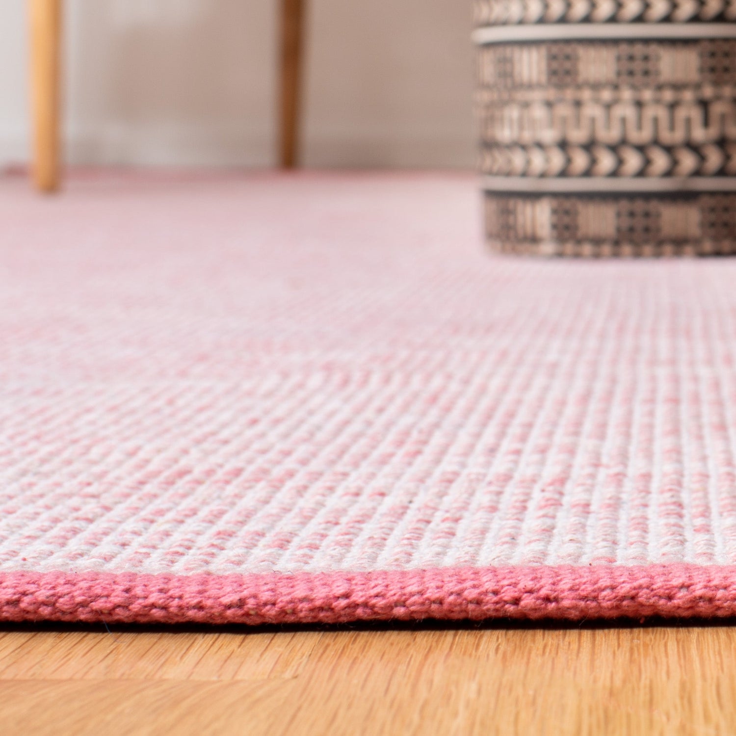 Safavieh Montauk Mtk250U Pink/Fuchsia Rugs.