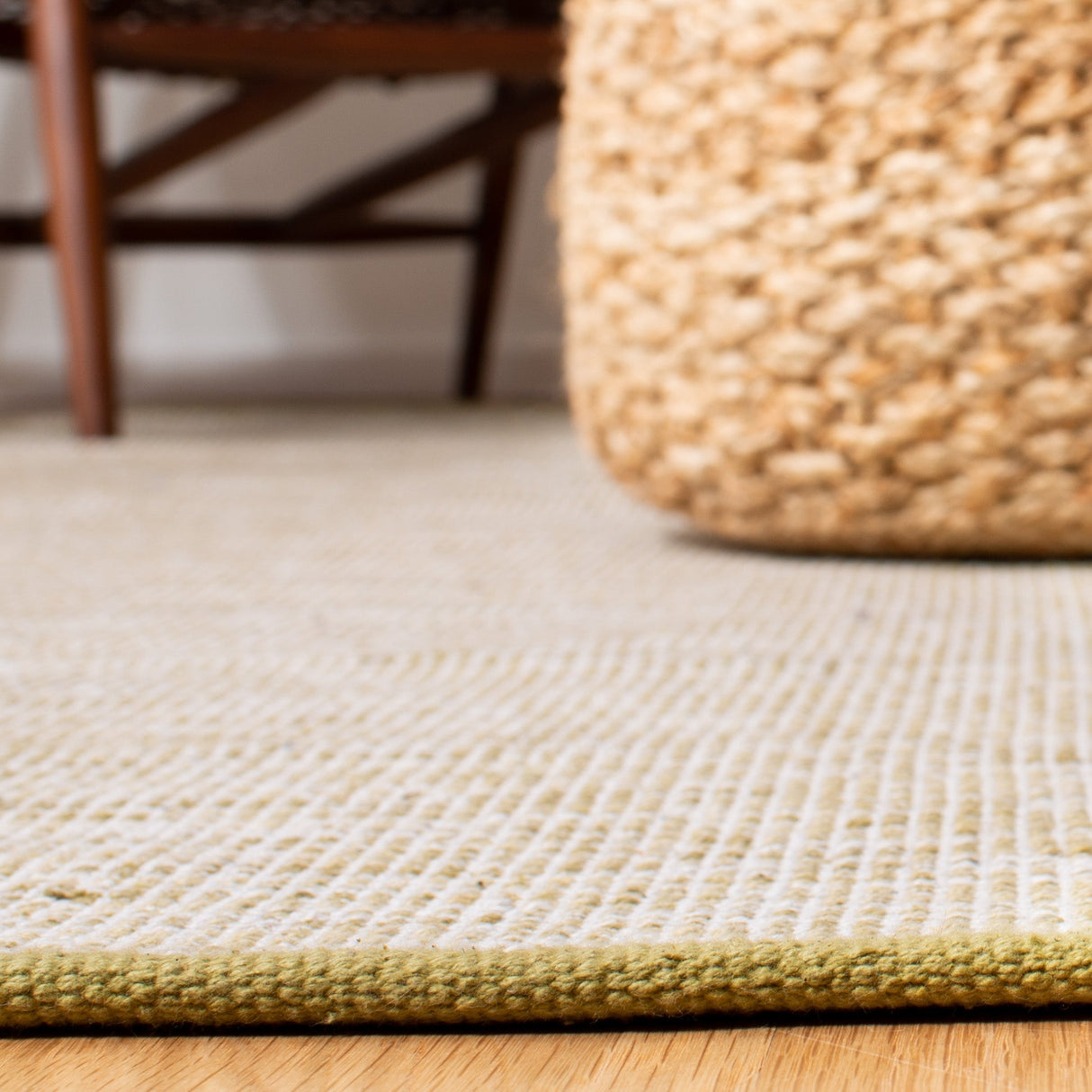 Safavieh Montauk Mtk250Y Green Olive Rugs.