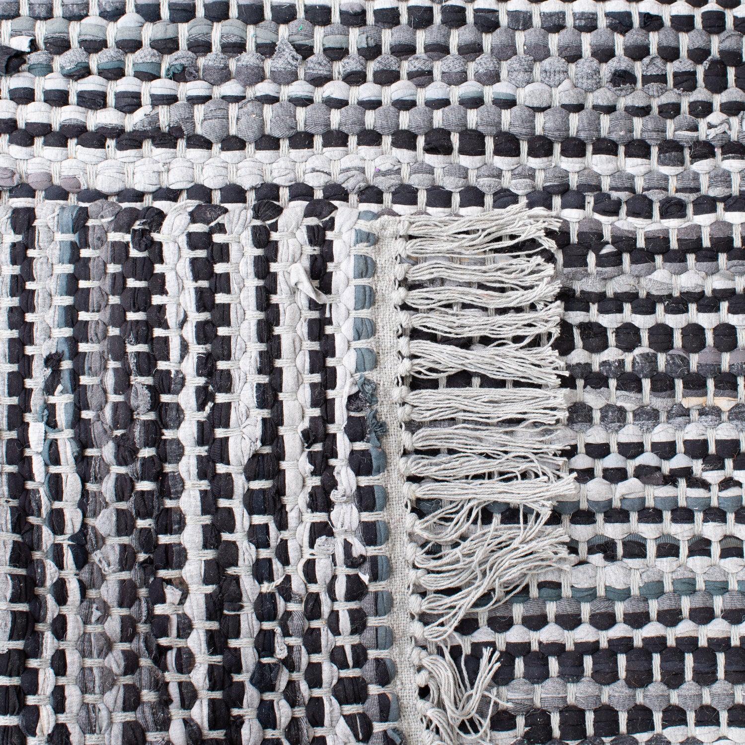 Safavieh Montauk Mtk251F Grey/Black Rugs.