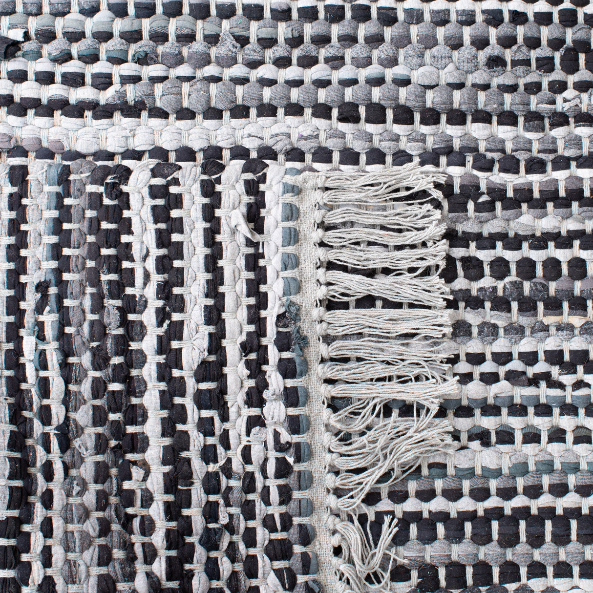 Safavieh Montauk Mtk251F Grey/Black Rugs.