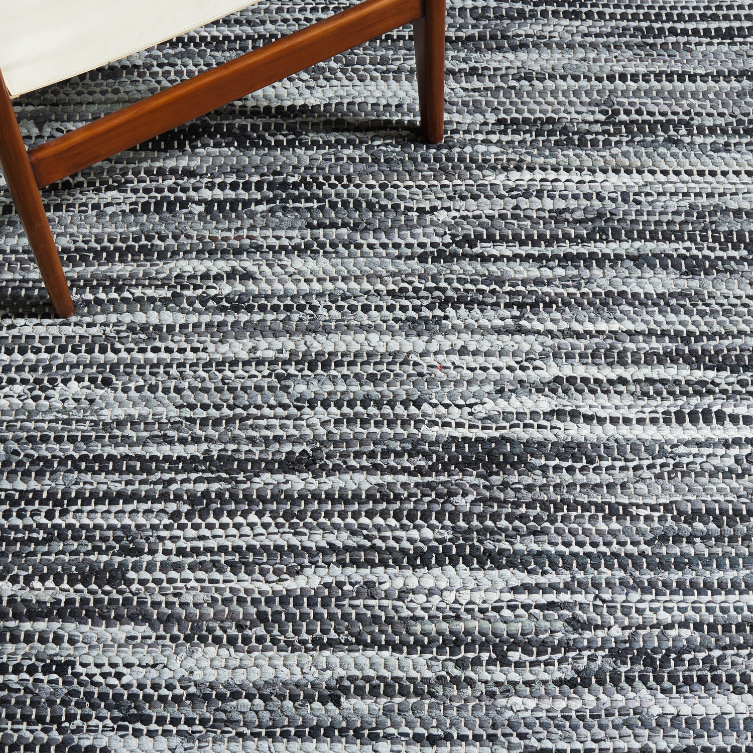 Safavieh Montauk Mtk251F Grey/Black Rugs.