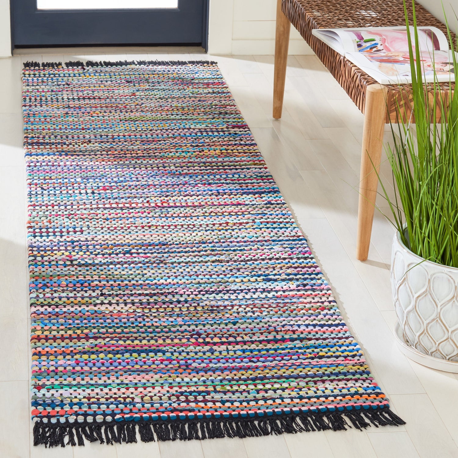 Safavieh Montauk Mtk251Z Black/Pink Rugs.