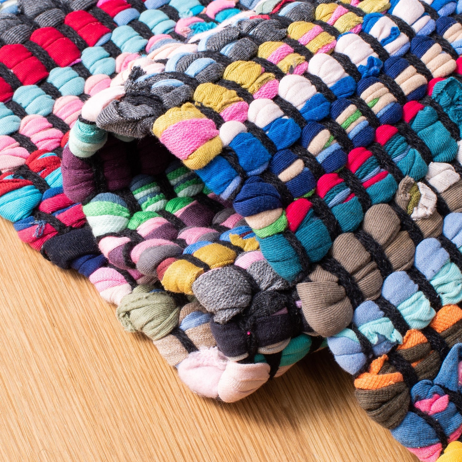 Safavieh Montauk Mtk251Z Black/Pink Rugs.