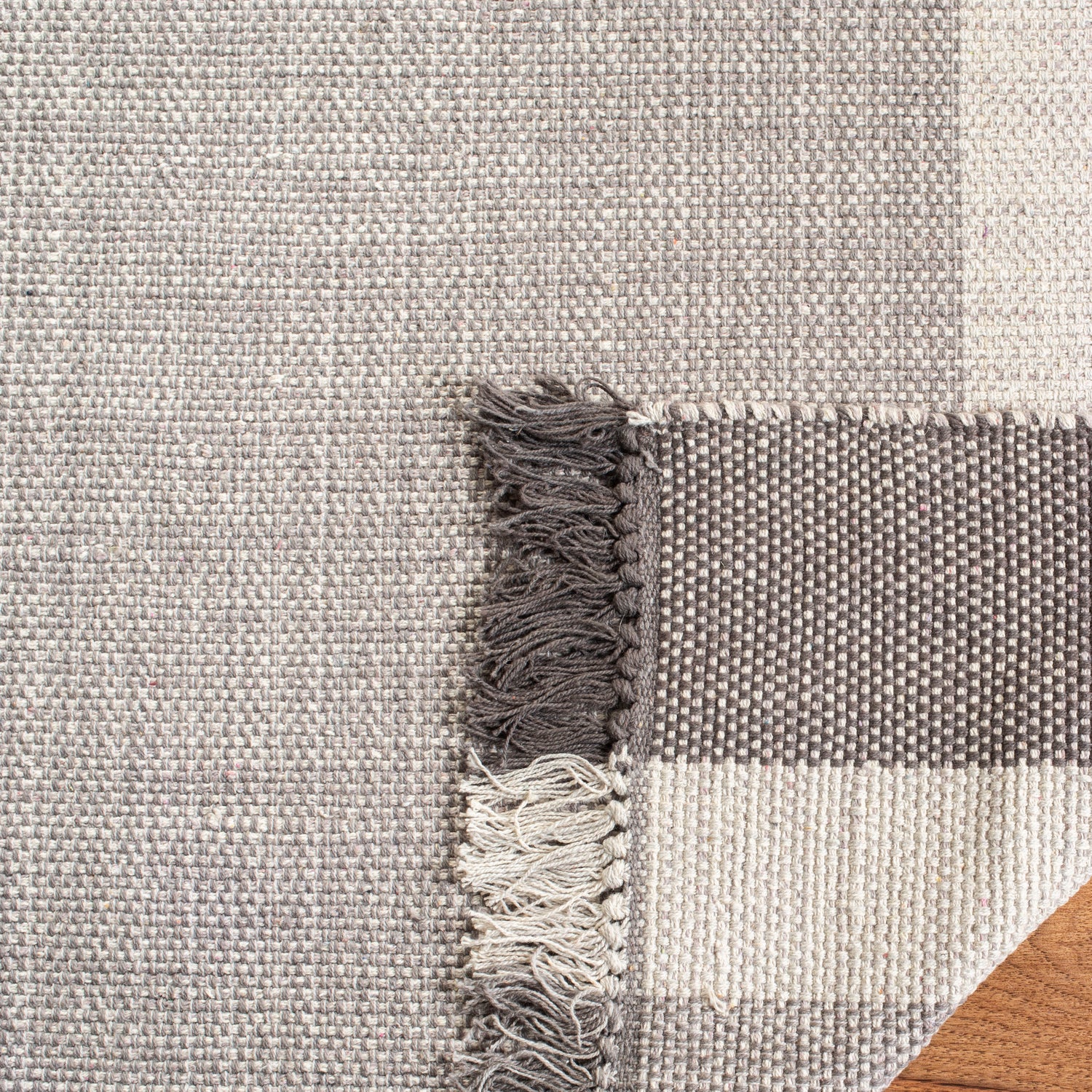 Safavieh Montauk Mtk301A Ivory/Grey Rugs.