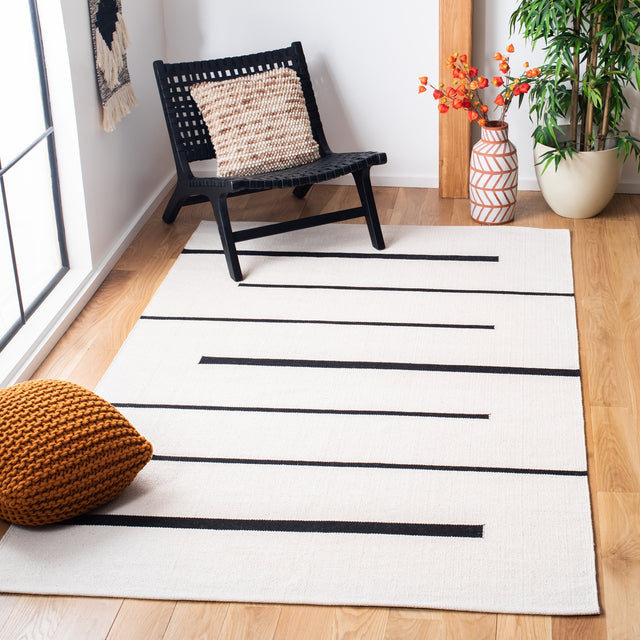 Safavieh Montauk Mtk311A Ivory/Black Rug.
