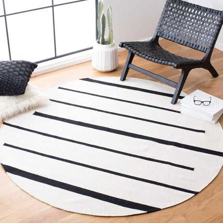 Safavieh Montauk Mtk311A Ivory/Black Rug.
