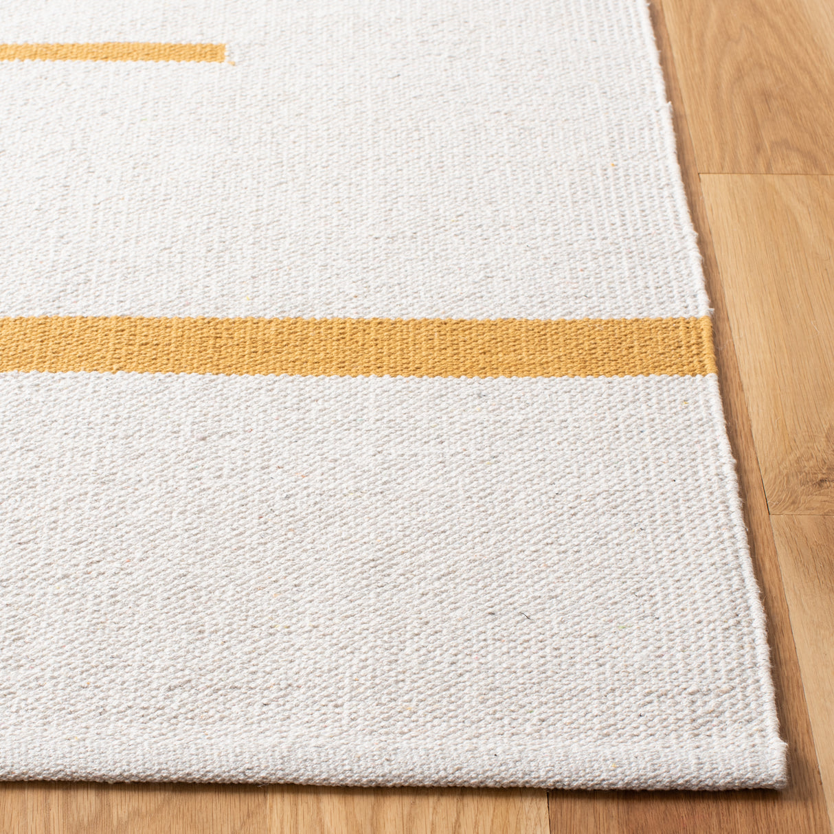 Safavieh Montauk Mtk311C Ivory/Gold Rugs.