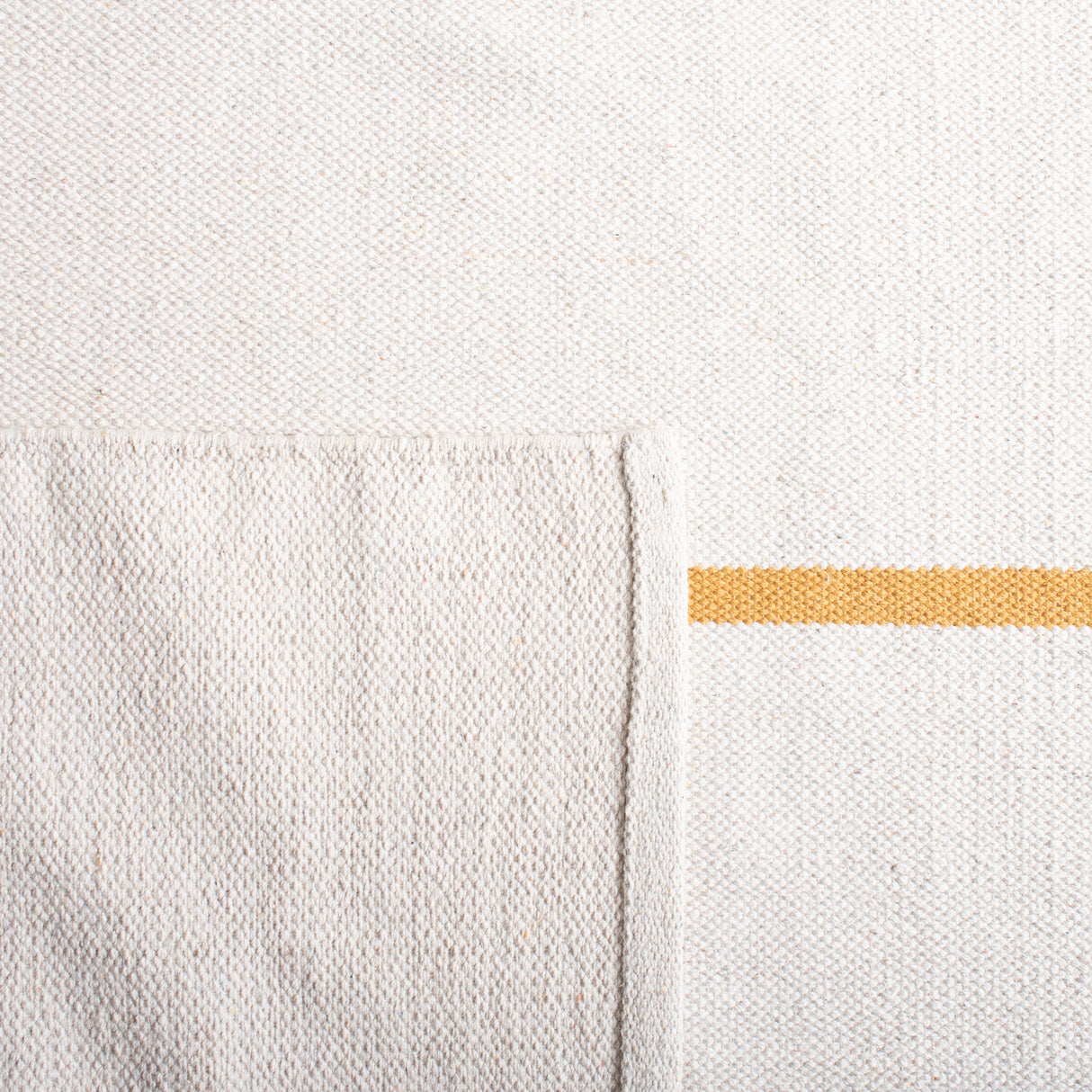 Safavieh Montauk Mtk311C Ivory/Gold Rugs.