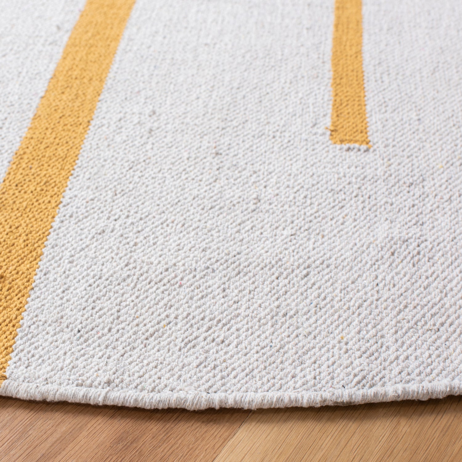 Safavieh Montauk Mtk311C Ivory/Gold Rugs.