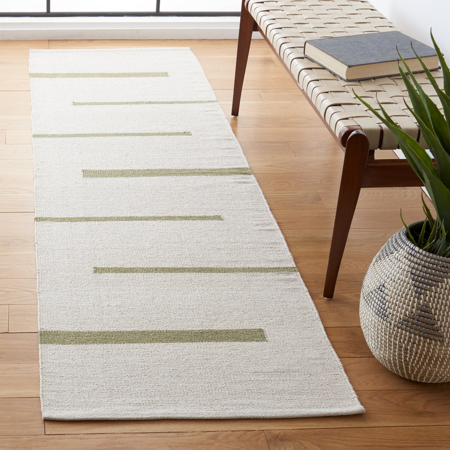 Safavieh Montauk Mtk311J Ivory/Light Green Rugs.