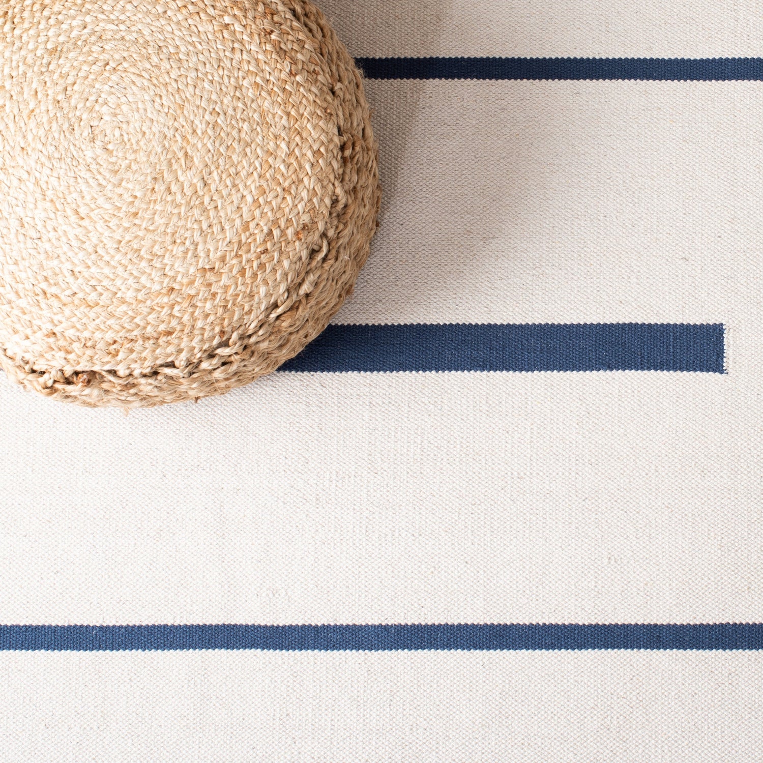 Safavieh Montauk Mtk311M Ivory/Navy Rugs.
