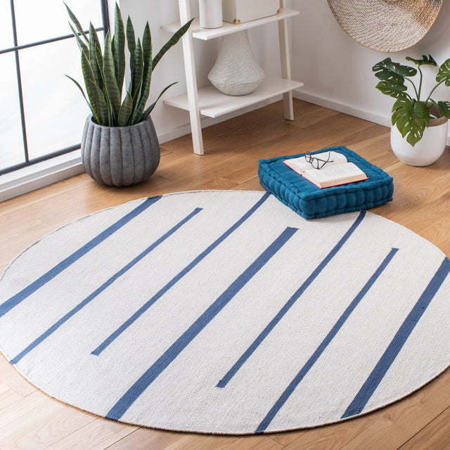 Safavieh Montauk Mtk311M Ivory/Navy Rugs.