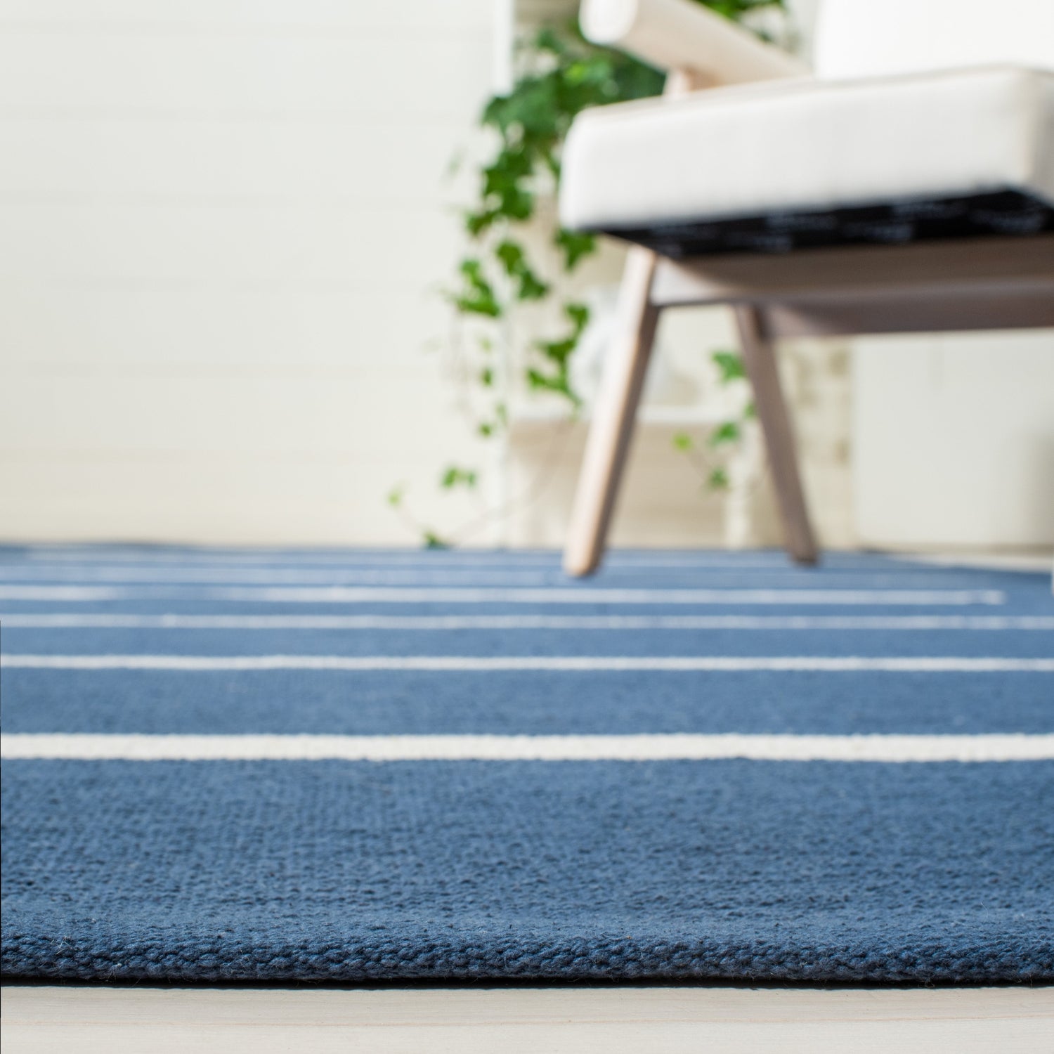 Safavieh Montauk Mtk311N Navy/Ivory Rugs.