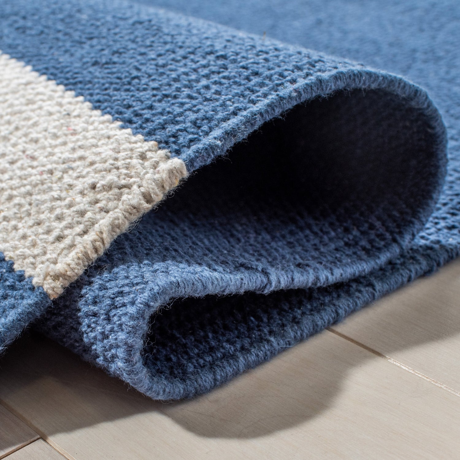 Safavieh Montauk Mtk311N Navy/Ivory Rugs.