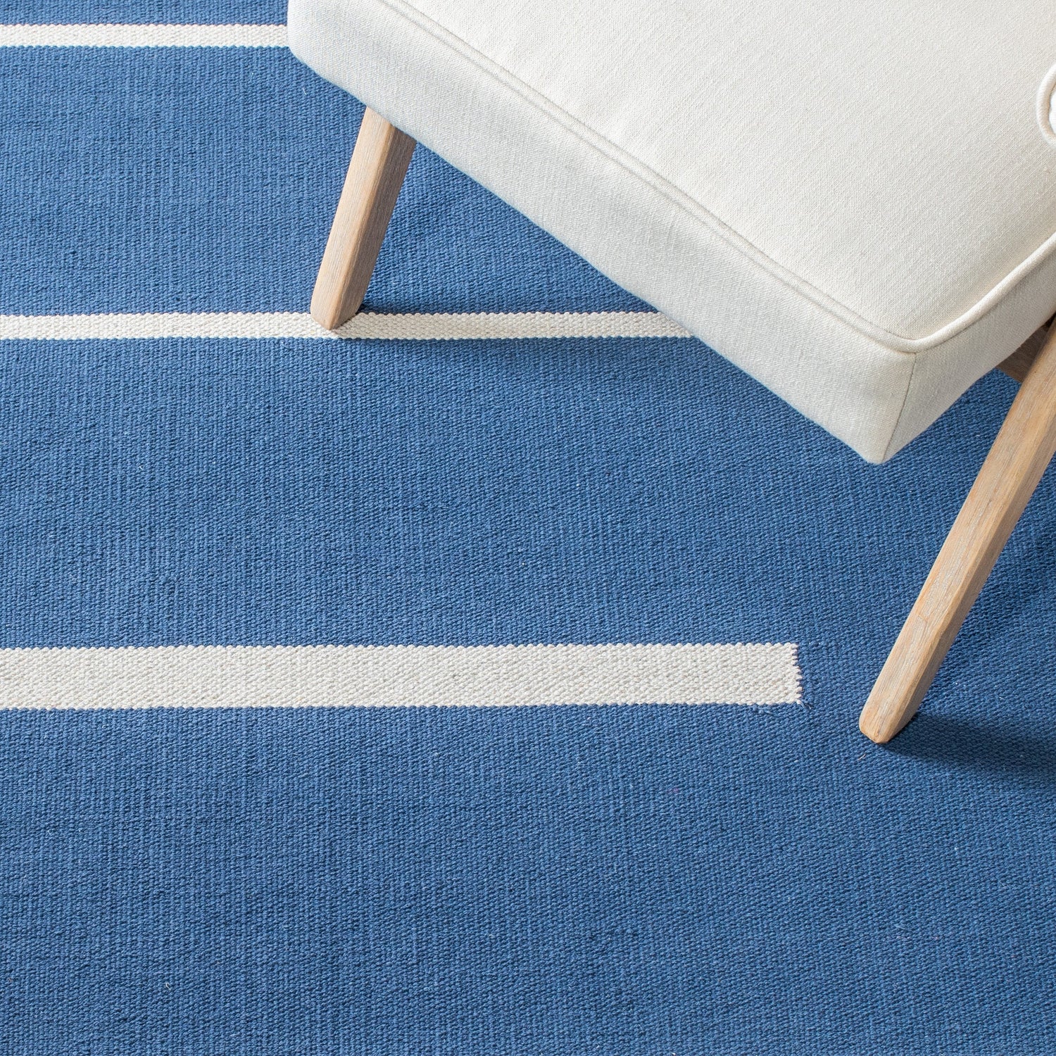 Safavieh Montauk Mtk311N Navy/Ivory Rugs.