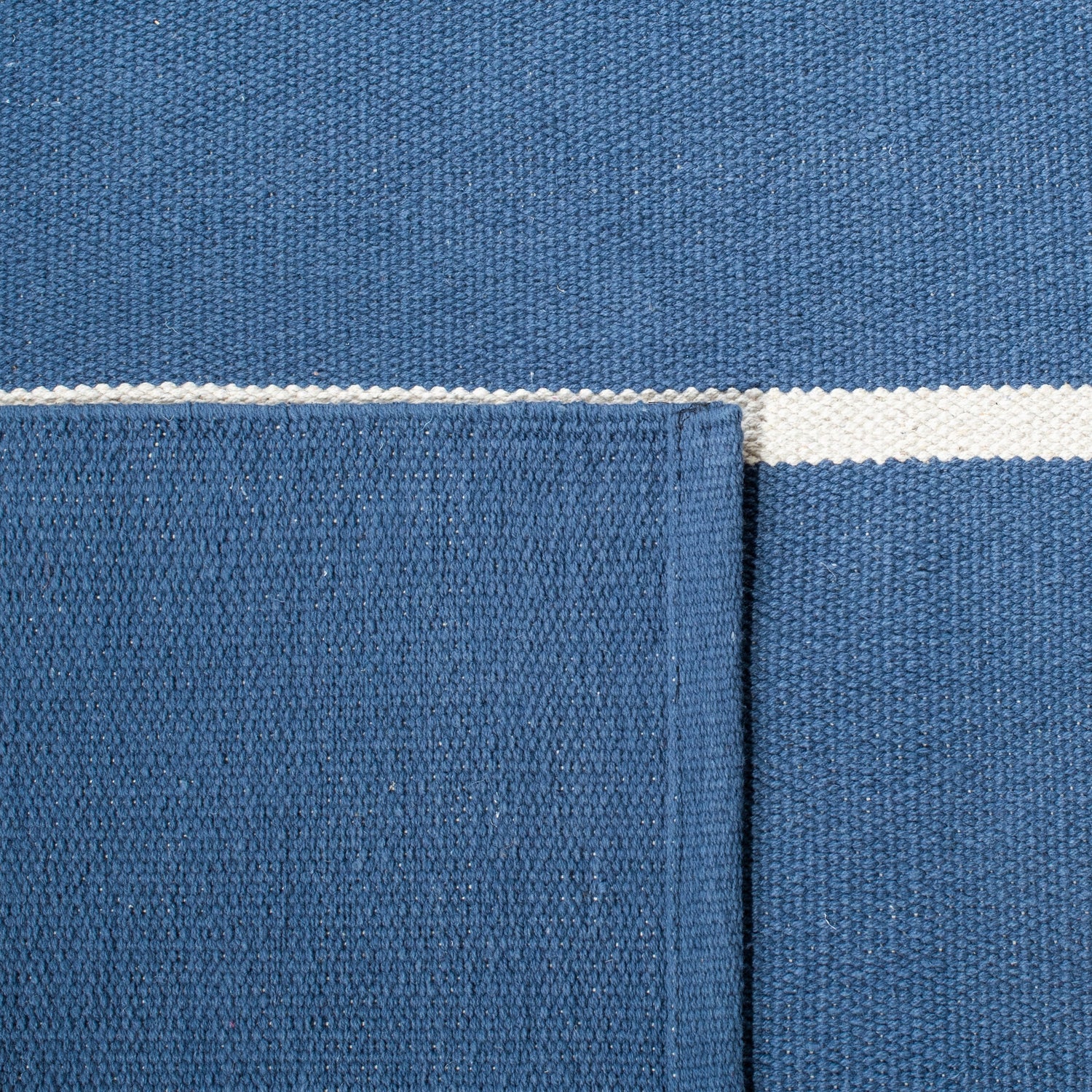 Safavieh Montauk Mtk311N Navy/Ivory Rugs.