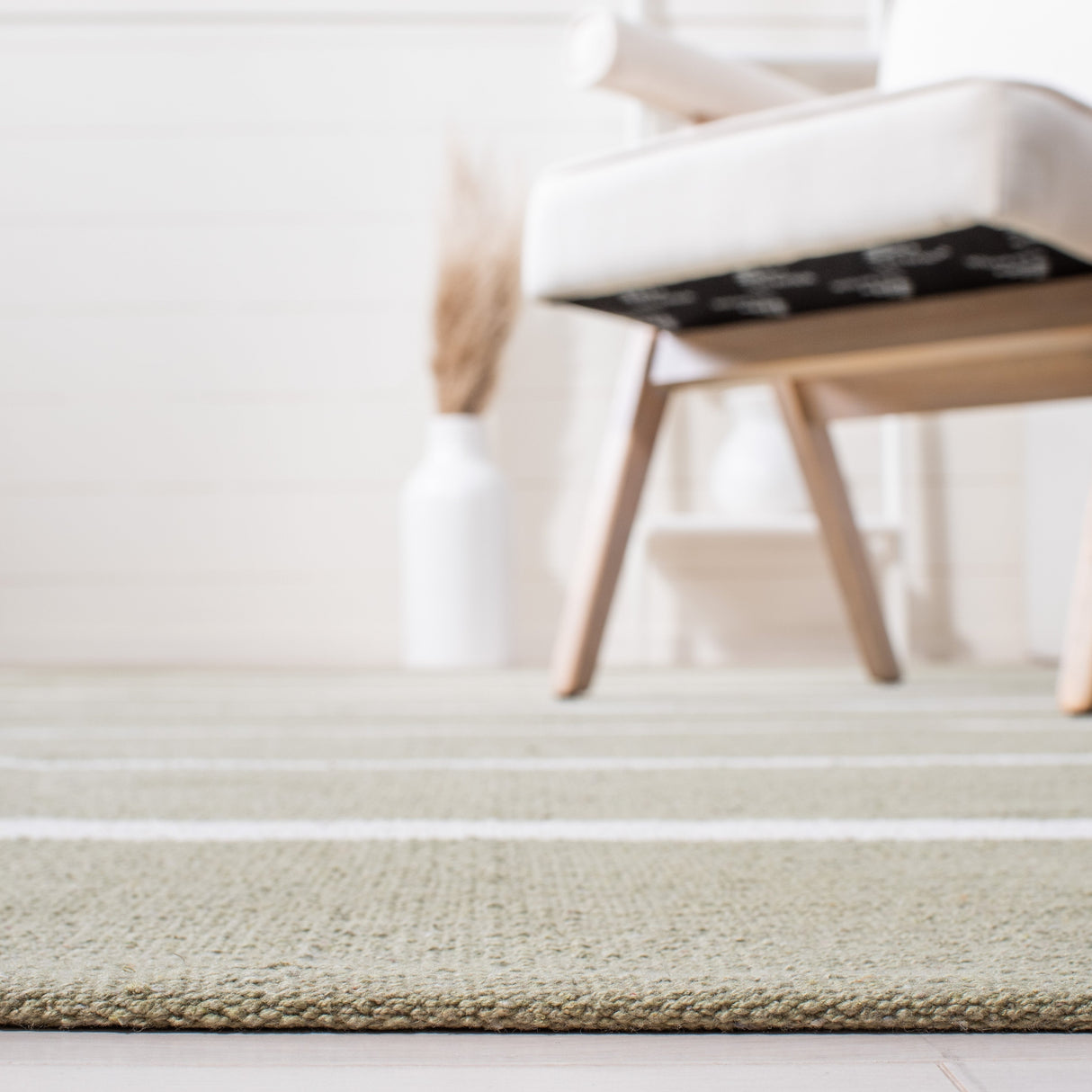 Safavieh Montauk Mtk311W Light Green/Ivory Rugs.