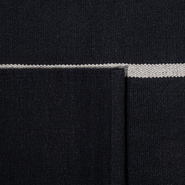 Safavieh Montauk Mtk311Z Black/Ivory Rugs.
