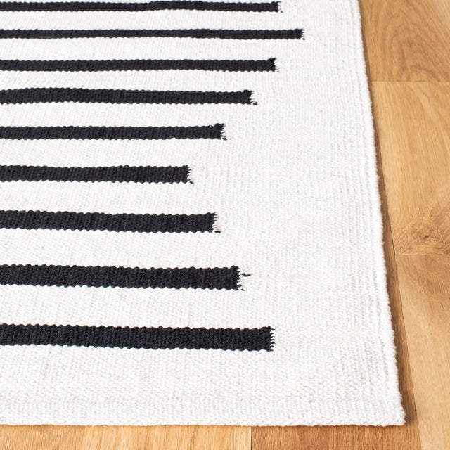Safavieh Montauk Mtk313A Ivory/Black Rug.