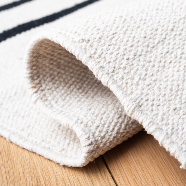 Safavieh Montauk Mtk313A Ivory/Black Rug.