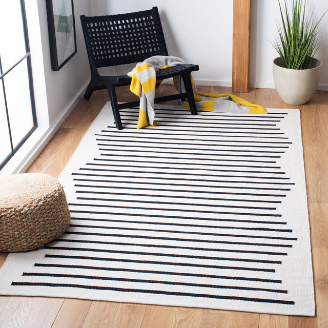 Safavieh Montauk Mtk313A Ivory/Black Rug.