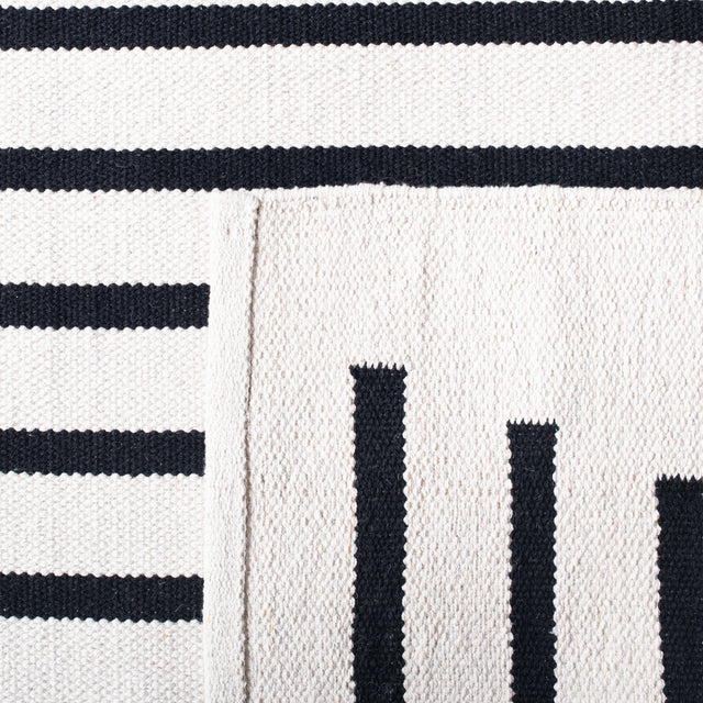 Safavieh Montauk Mtk313A Ivory/Black Rug.