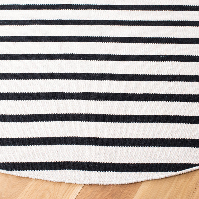 Safavieh Montauk Mtk313A Ivory/Black Rug.