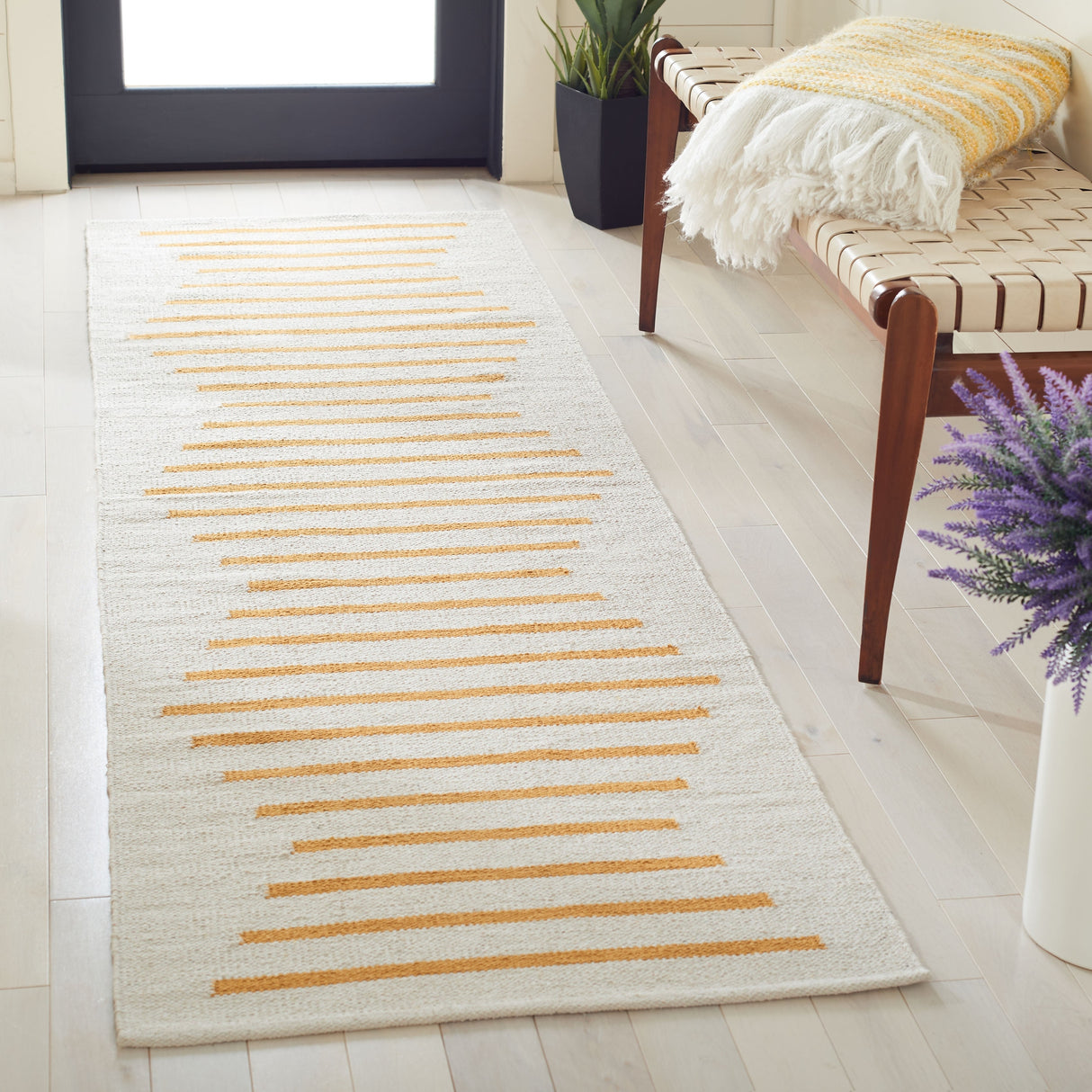 Safavieh Montauk Mtk313C Ivory/Gold Rugs.