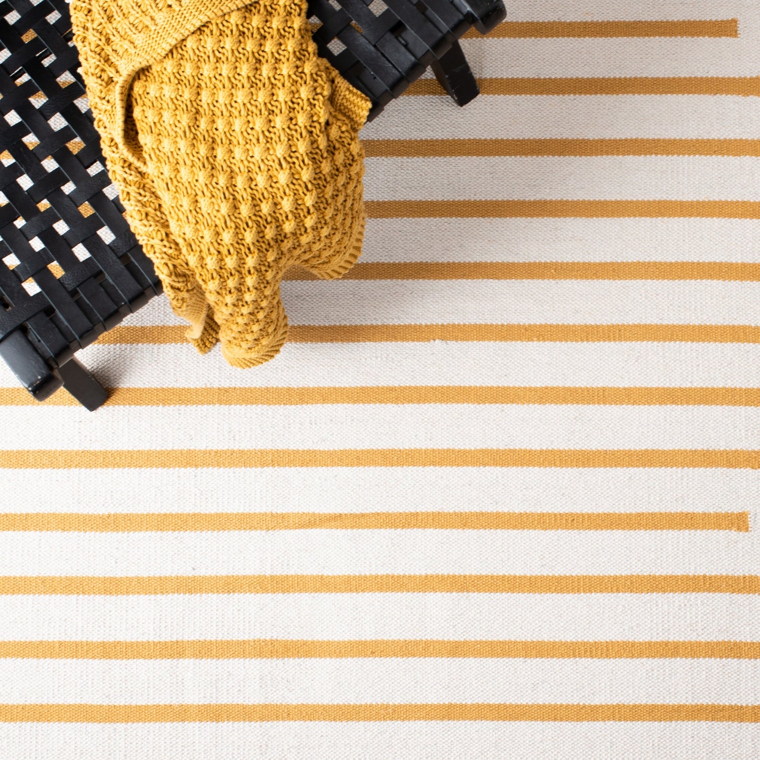 Safavieh Montauk Mtk313C Ivory/Gold Rugs.