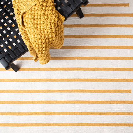 Safavieh Montauk Mtk313C Ivory/Gold Rugs.