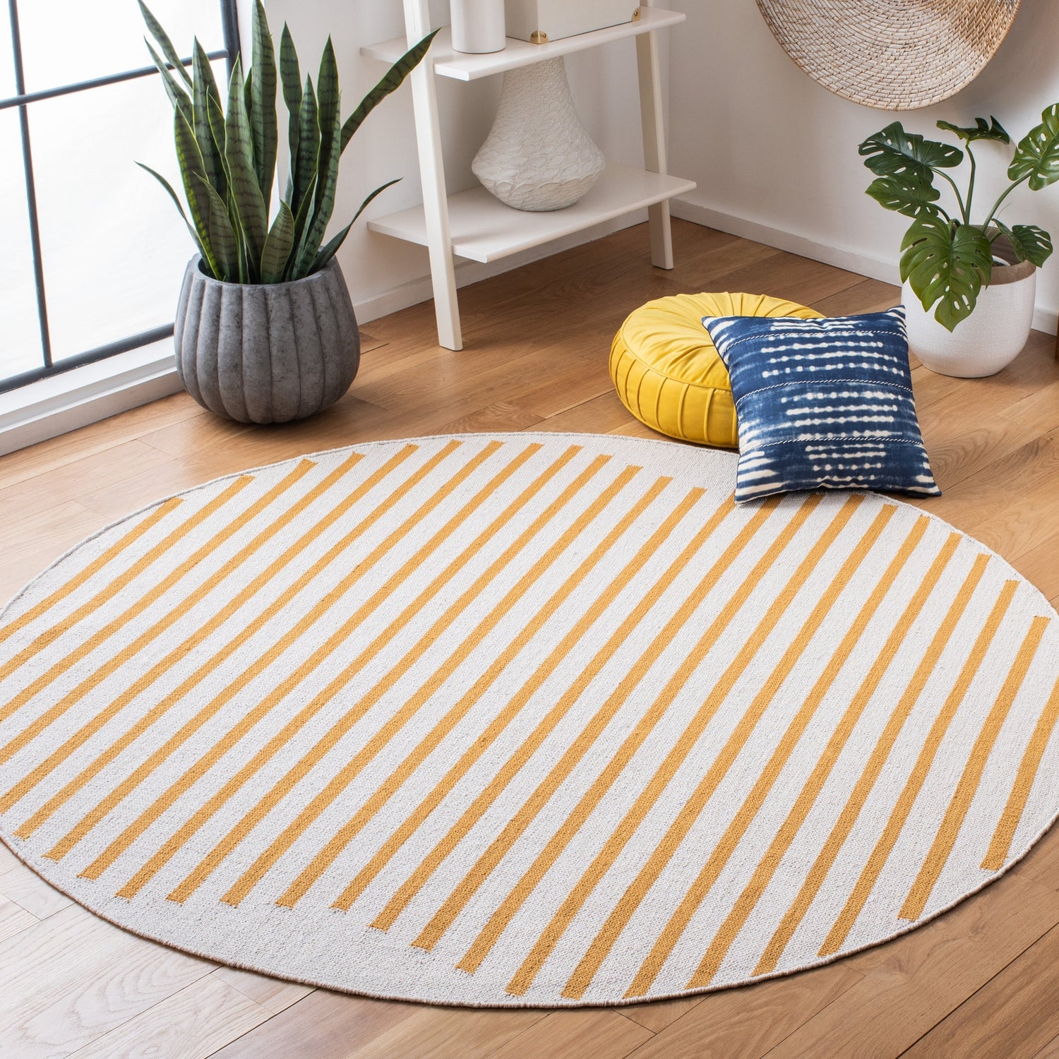 Safavieh Montauk Mtk313C Ivory/Gold Rugs.