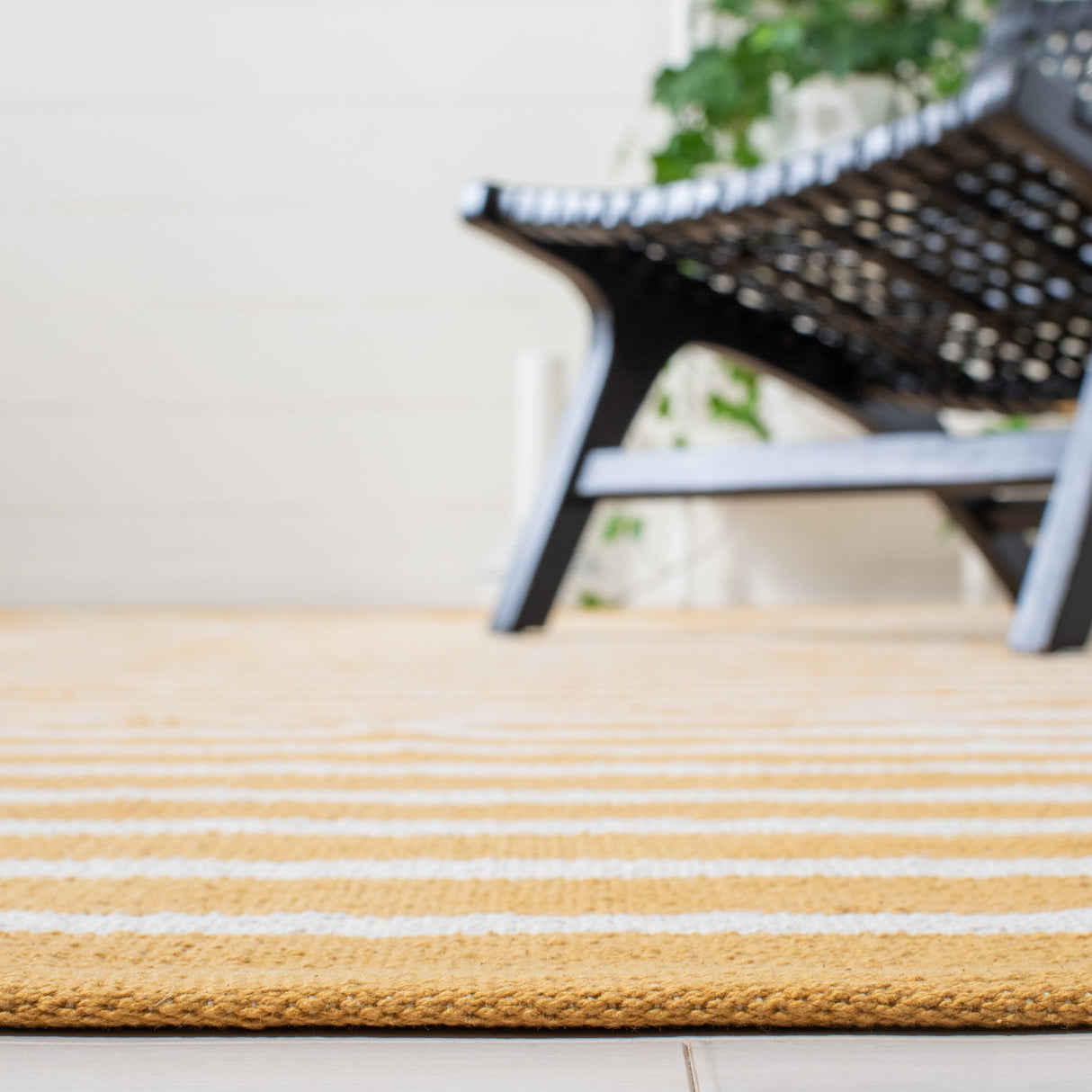 Safavieh Montauk Mtk313D Gold/Ivory Rugs.