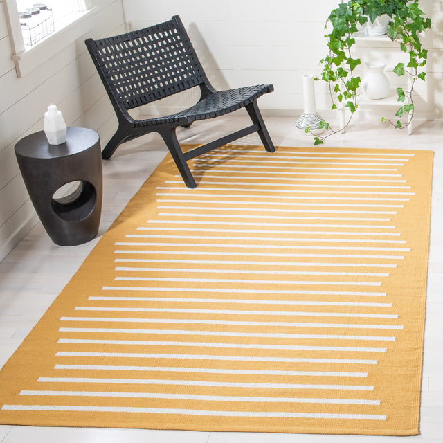 Safavieh Montauk Mtk313D Gold/Ivory Rugs.