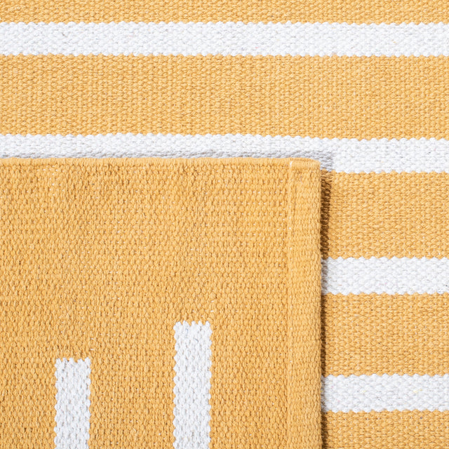 Safavieh Montauk Mtk313D Gold/Ivory Rugs.