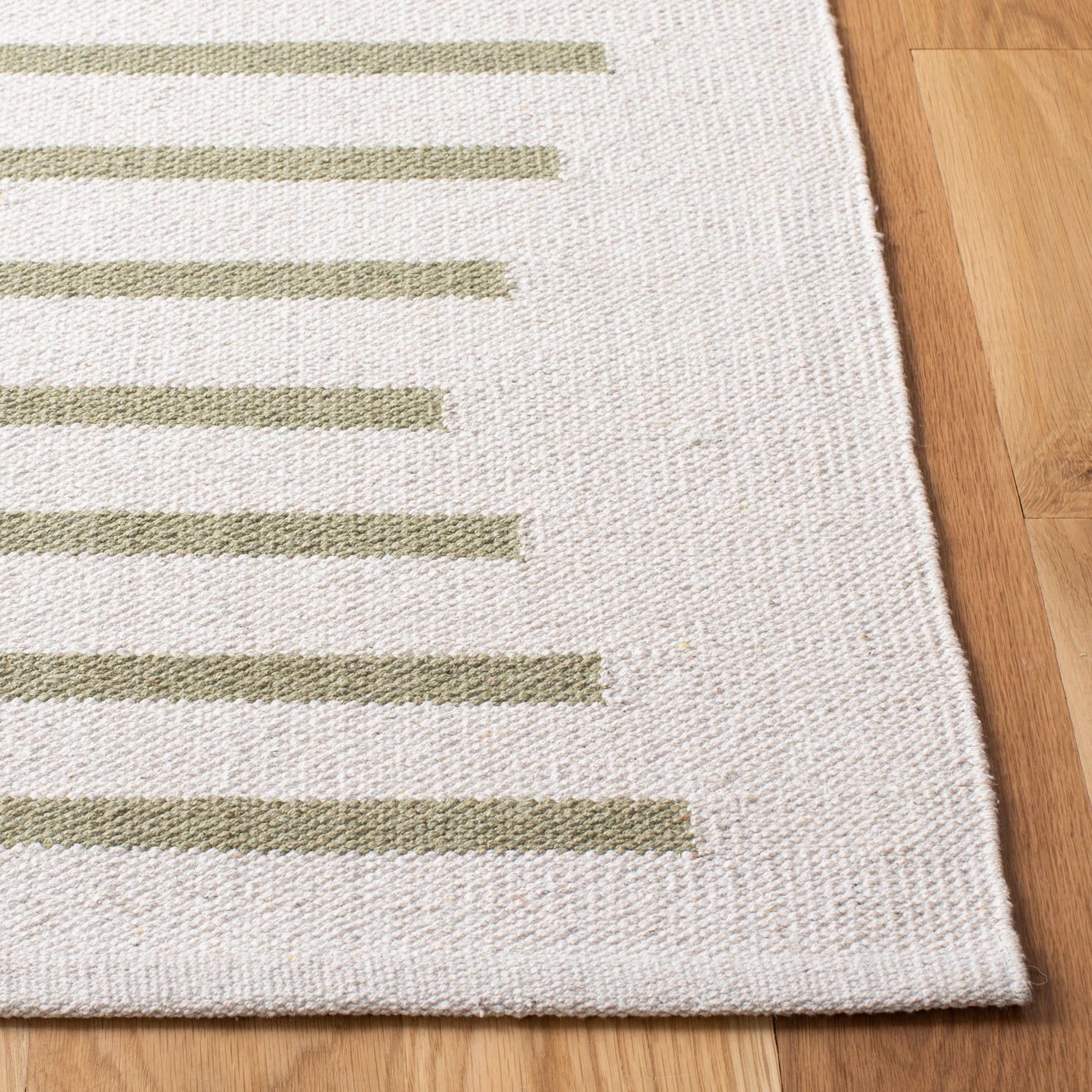 Safavieh Montauk Mtk313J Ivory/Light Green Rugs.