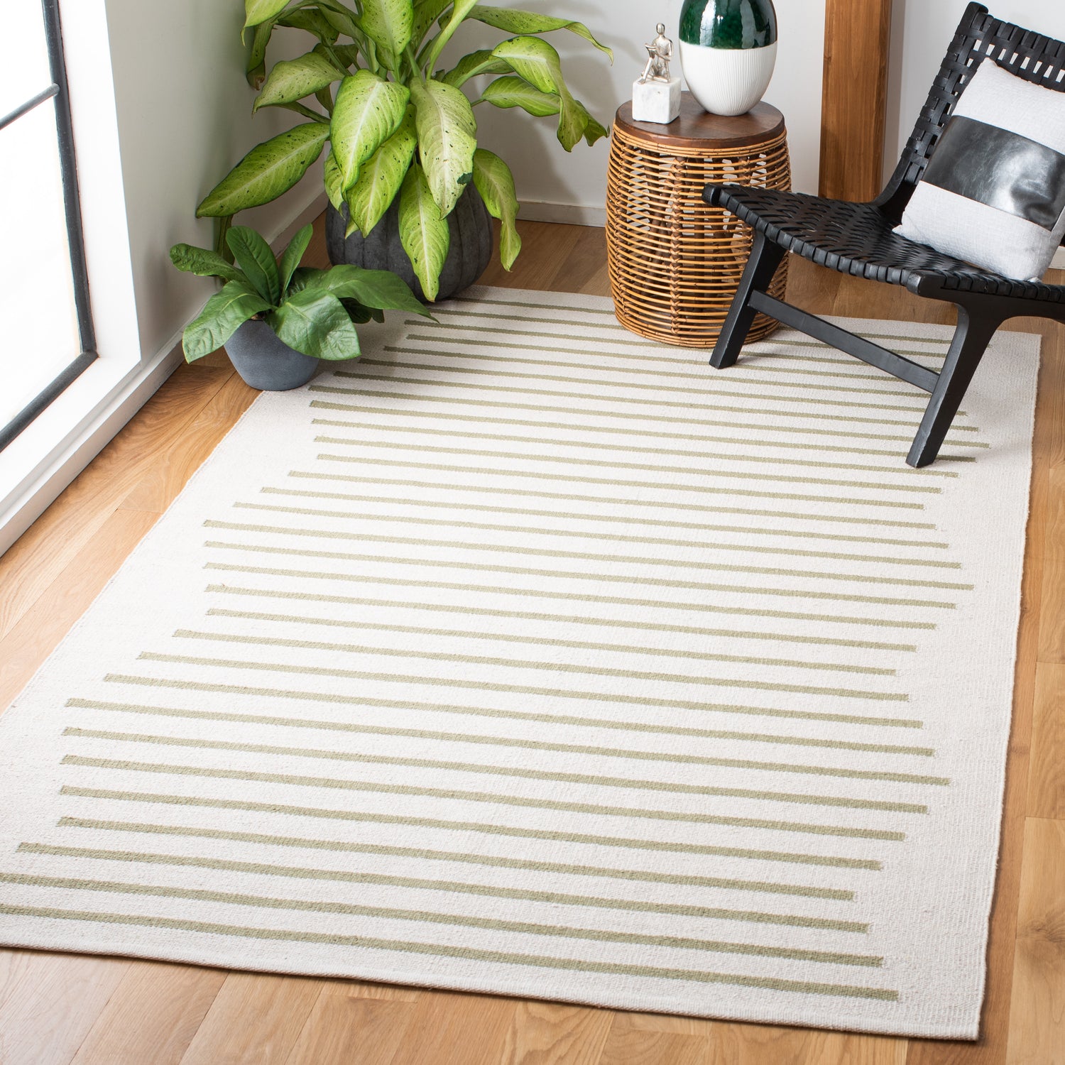 Safavieh Montauk Mtk313J Ivory/Light Green Rugs.
