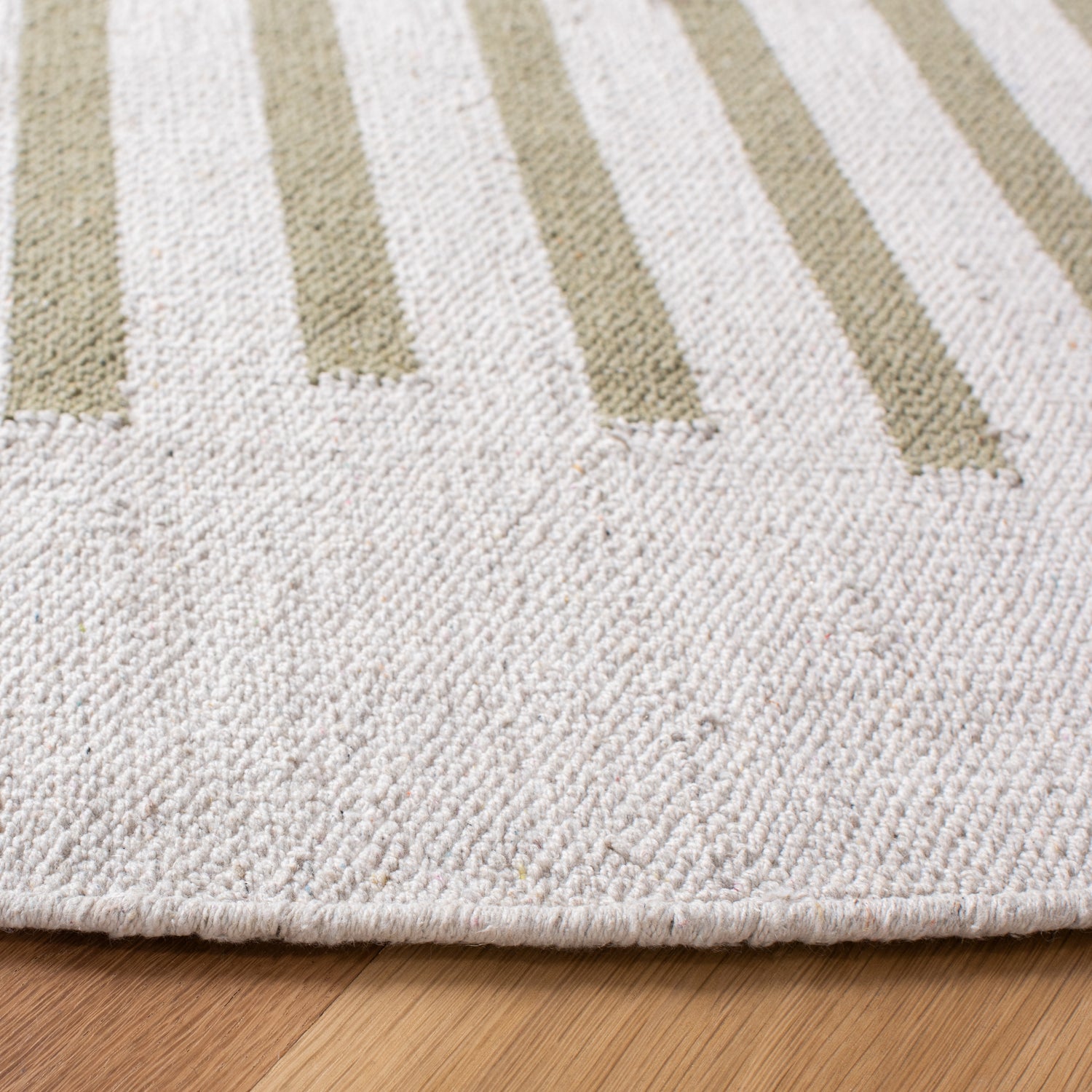 Safavieh Montauk Mtk313J Ivory/Light Green Rugs.