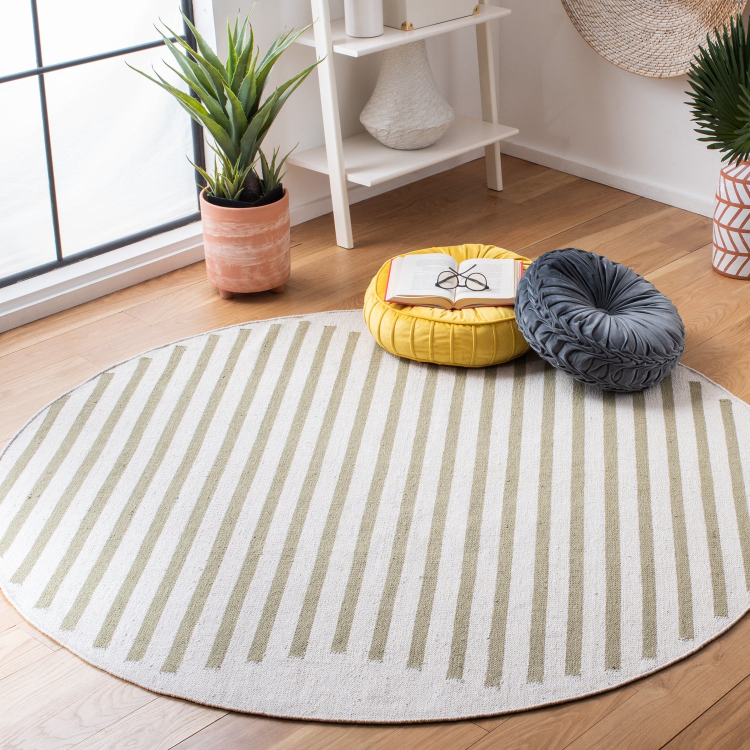 Safavieh Montauk Mtk313J Ivory/Light Green Rugs.