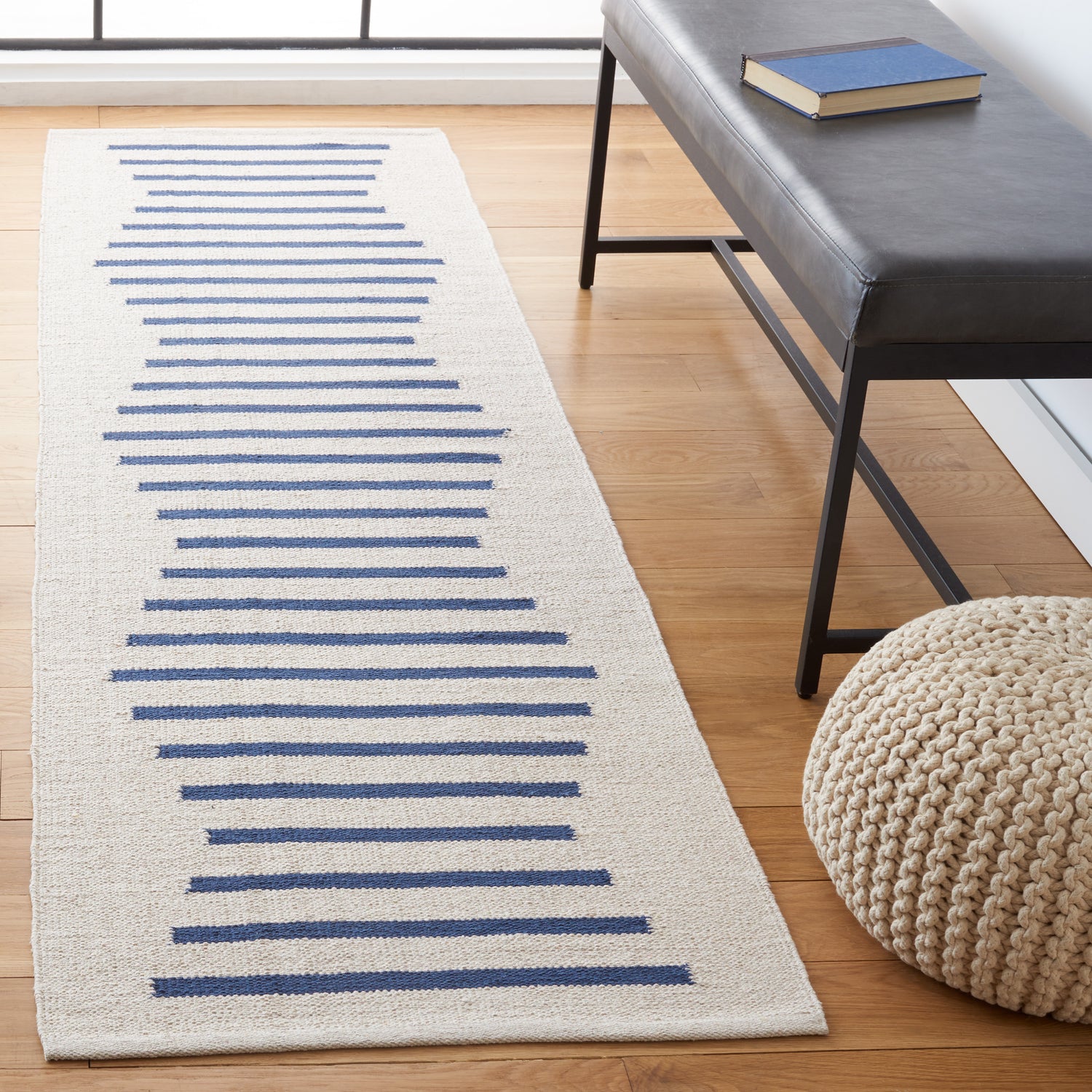 Safavieh Montauk Mtk313M Ivory/Navy Rugs.