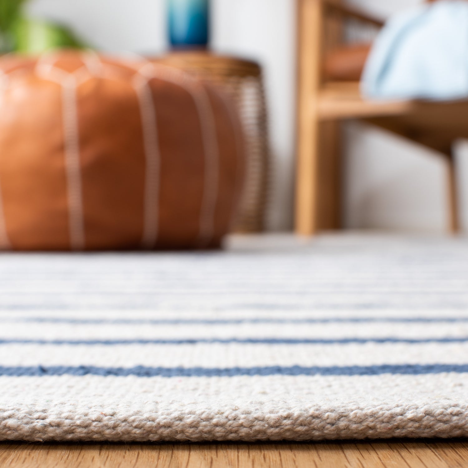 Safavieh Montauk Mtk313M Ivory/Navy Rugs.