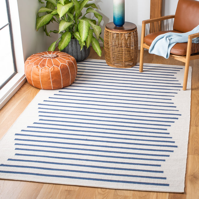 Safavieh Montauk Mtk313M Ivory/Navy Rugs.