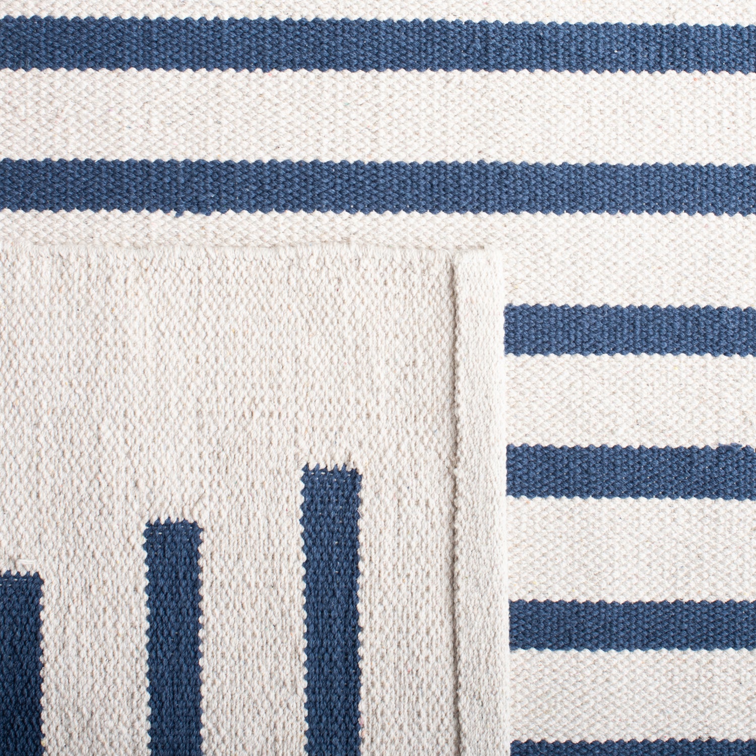 Safavieh Montauk Mtk313M Ivory/Navy Rugs.