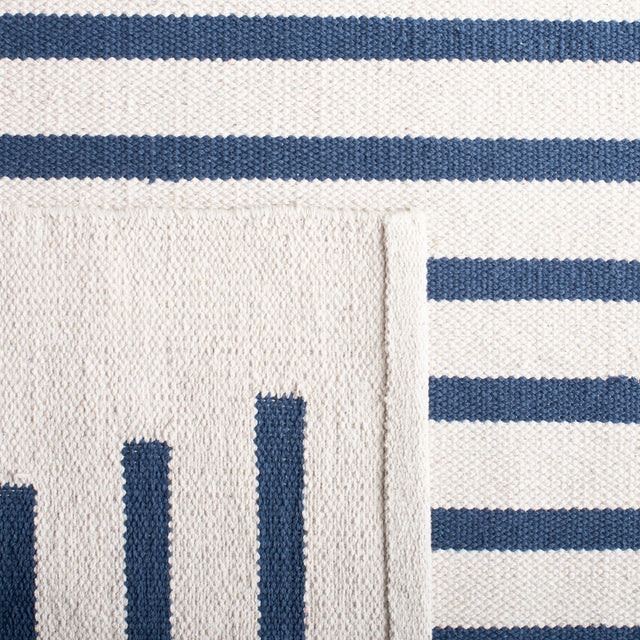 Safavieh Montauk Mtk313M Ivory/Navy Rugs.