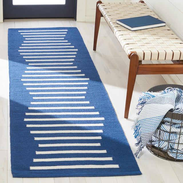 Safavieh Montauk Mtk313N Navy/Ivory Rugs.
