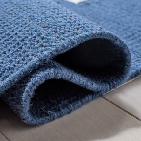Safavieh Montauk Mtk313N Navy/Ivory Rugs.