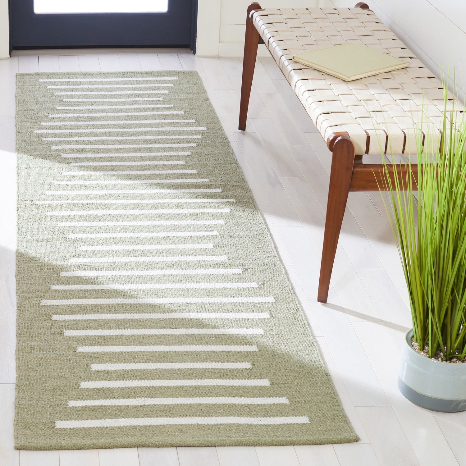 Safavieh Montauk Mtk313W Light Green/Ivory Rugs.
