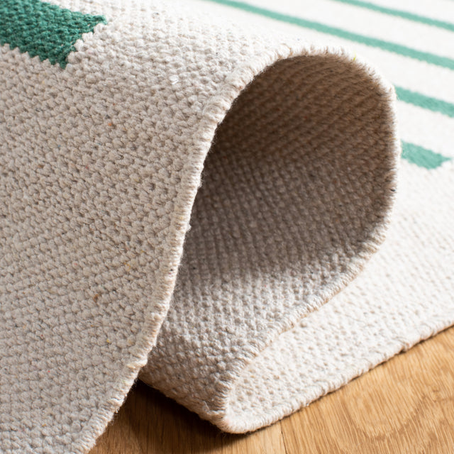 Safavieh Montauk Mtk313X Ivory/Dark Green Rugs.