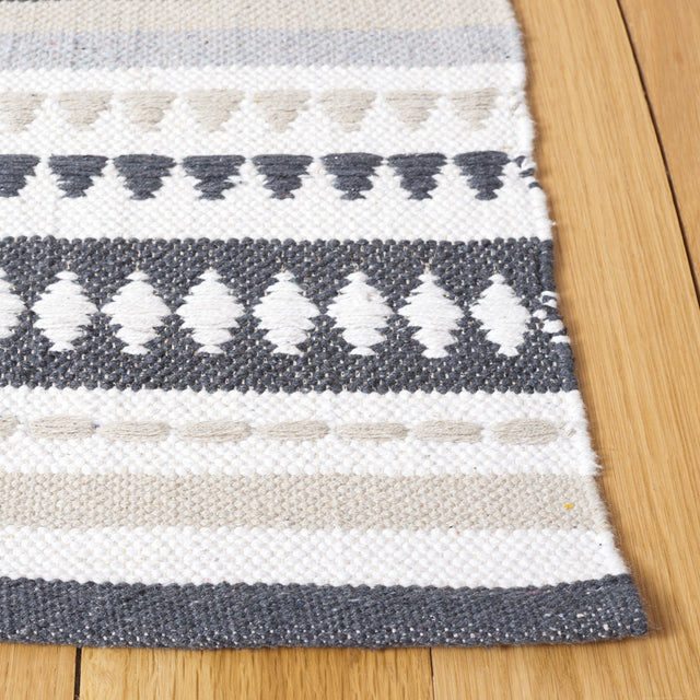 Safavieh Montauk Mtk451F Grey/Ivory Rug.