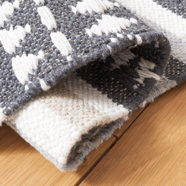 Safavieh Montauk Mtk451F Grey/Ivory Rug.